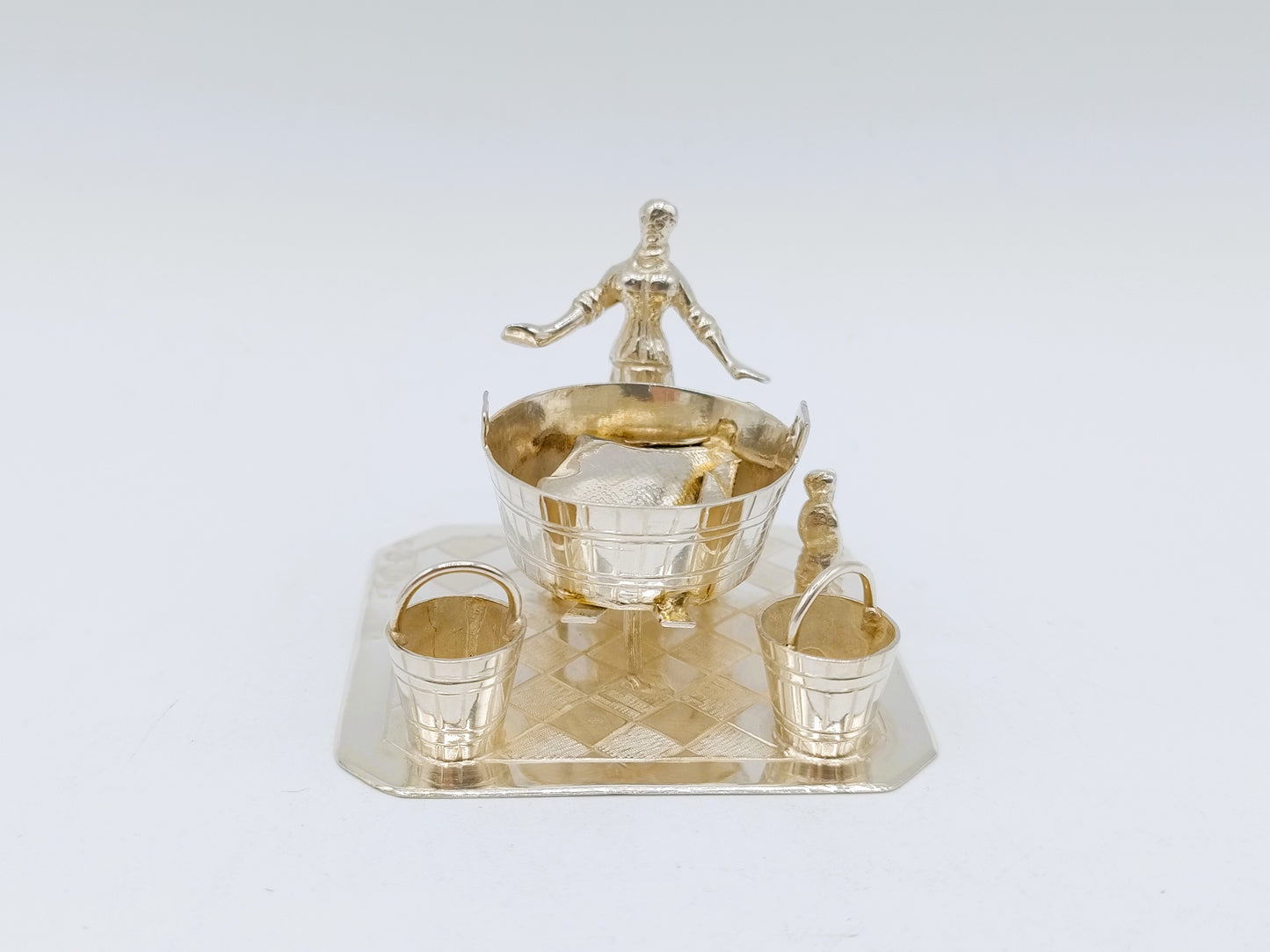 Zilveren miniatuur, wasdame, J. Verhoogt, Hoorn, 1904