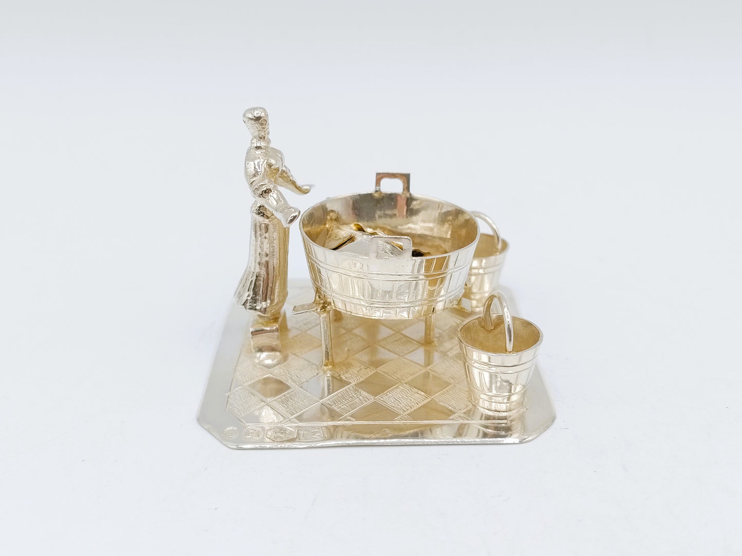 Zilveren miniatuur, wasdame, J. Verhoogt, Hoorn, 1904
