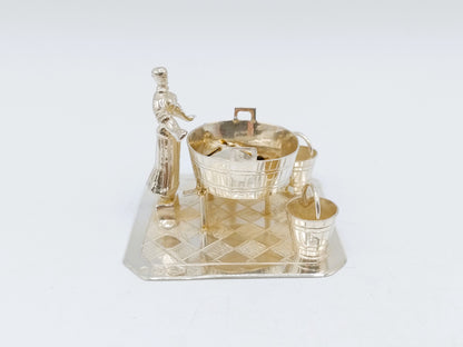 Zilveren miniatuur, wasdame, J. Verhoogt, Hoorn, 1904