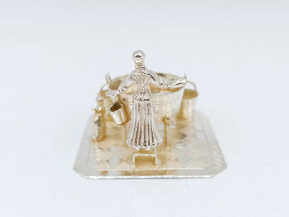 Zilveren miniatuur, wasdame, J. Verhoogt, Hoorn, 1904