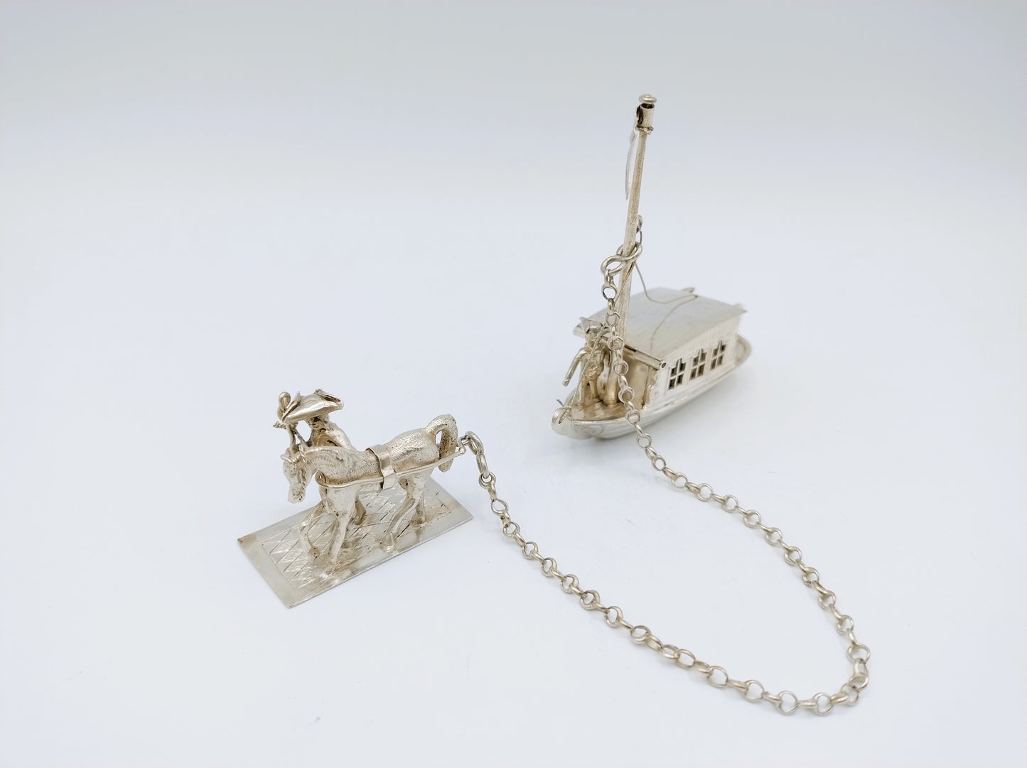 Zilveren miniatuur trekschuit met paard, J. van Straten, Hoorn, 1896