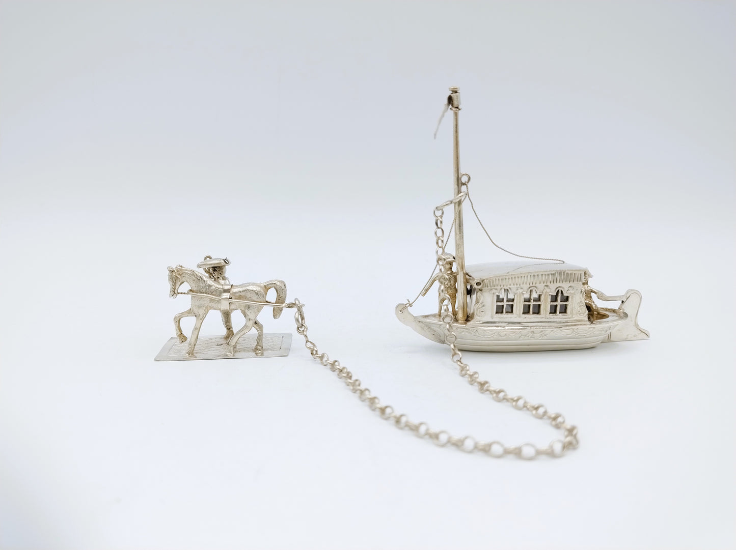 Zilveren miniatuur trekschuit met paard, J. van Straten, Hoorn, 1896