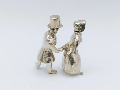 Zilveren miniatuur, echtpaar op schaatsen, J. Held, Amsterdam, ca. 1860