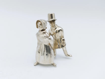 Zilveren miniatuur, echtpaar op schaatsen, J. Held, Amsterdam, ca. 1860
