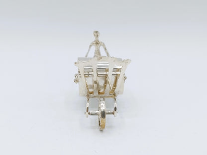 Zilveren miniatuur, man met kruiwagen, D. de Jong Wzn, Groningen