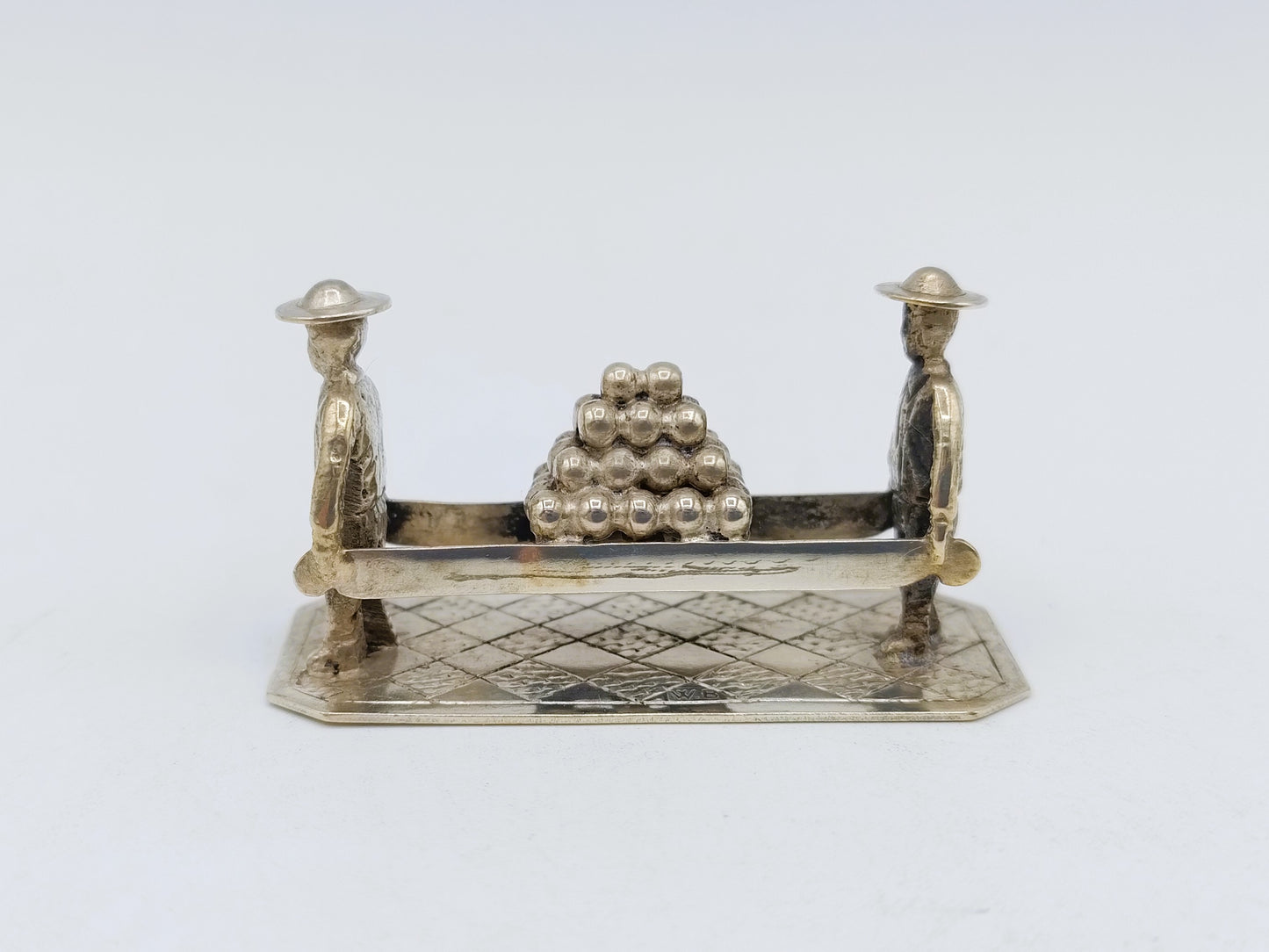 Zilveren miniatuur, kaasdragers, W. Brehm, Schoonhoven, 20e eeuws