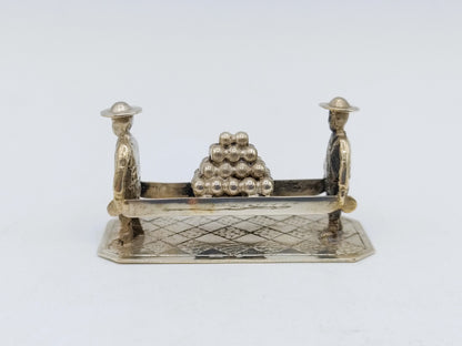 Zilveren miniatuur, kaasdragers, W. Brehm, Schoonhoven, 20e eeuws