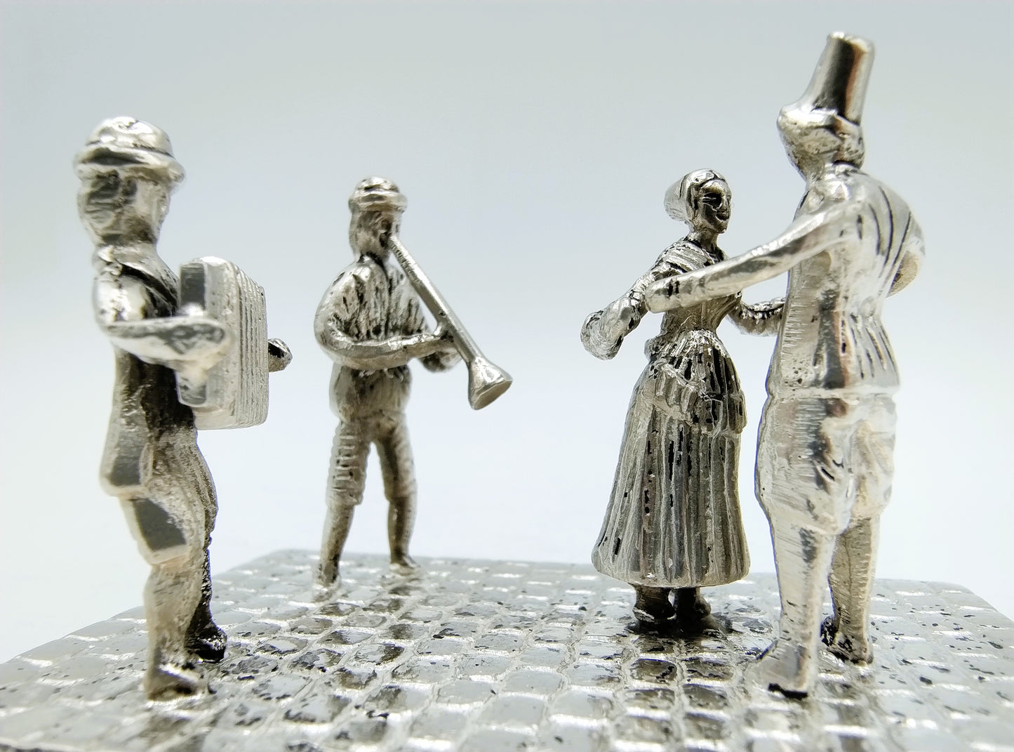 Zilveren miniatuur dansgroep, H. Hooijkaas, Schoonhoven, 1979