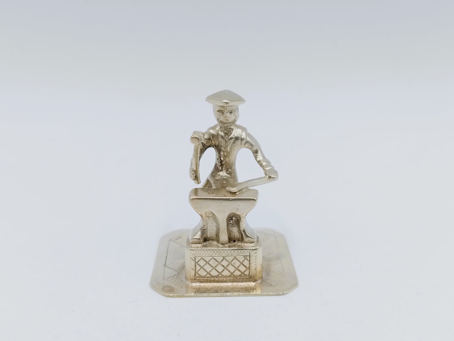 Zilveren miniatuur, smid, J. S. Zwanenburg, Sneek, 20e eeuws