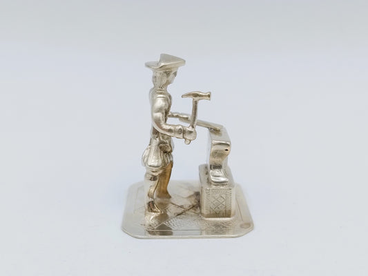 Zilveren miniatuur, smid, J. S. Zwanenburg, Sneek, 20e eeuws