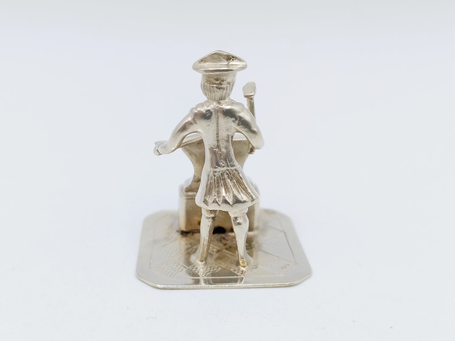 Zilveren miniatuur, smid, J. S. Zwanenburg, Sneek, 20e eeuws