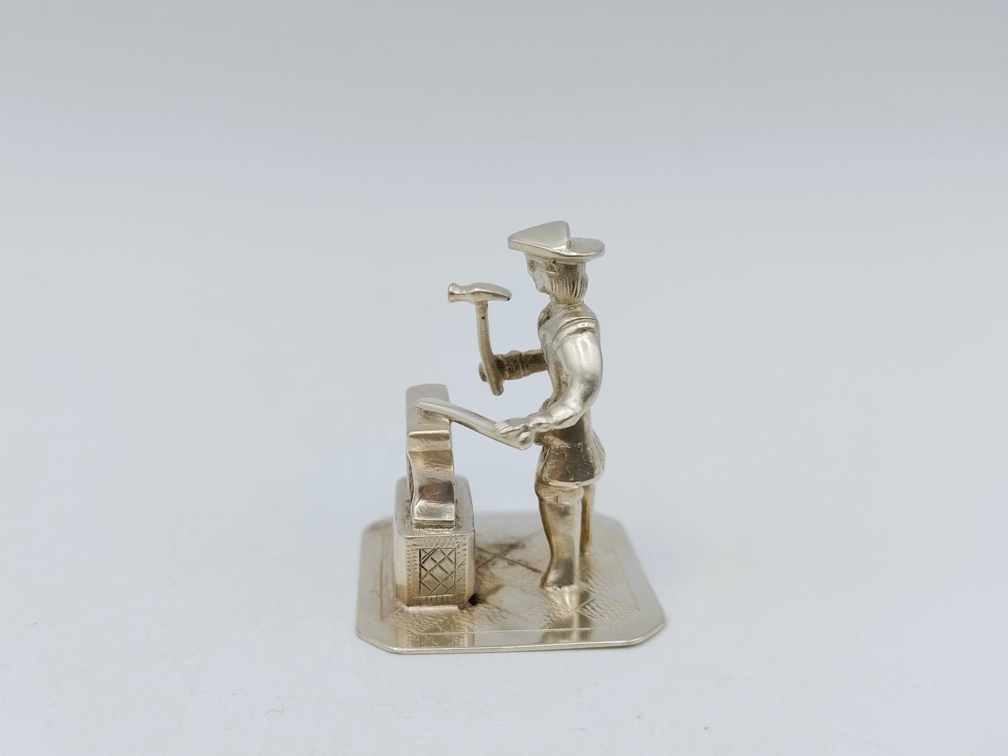 Zilveren miniatuur, smid, J. S. Zwanenburg, Sneek, 20e eeuws