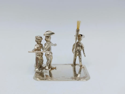 Zilveren miniatuur, echtpaar op schaatsen, J. S. Zwanenburg, Sneek, 20e eeuws