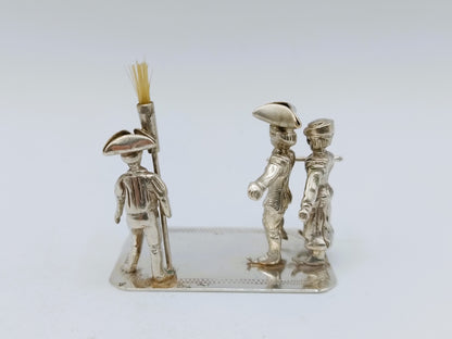 Zilveren miniatuur, echtpaar op schaatsen, J. S. Zwanenburg, Sneek, 20e eeuws