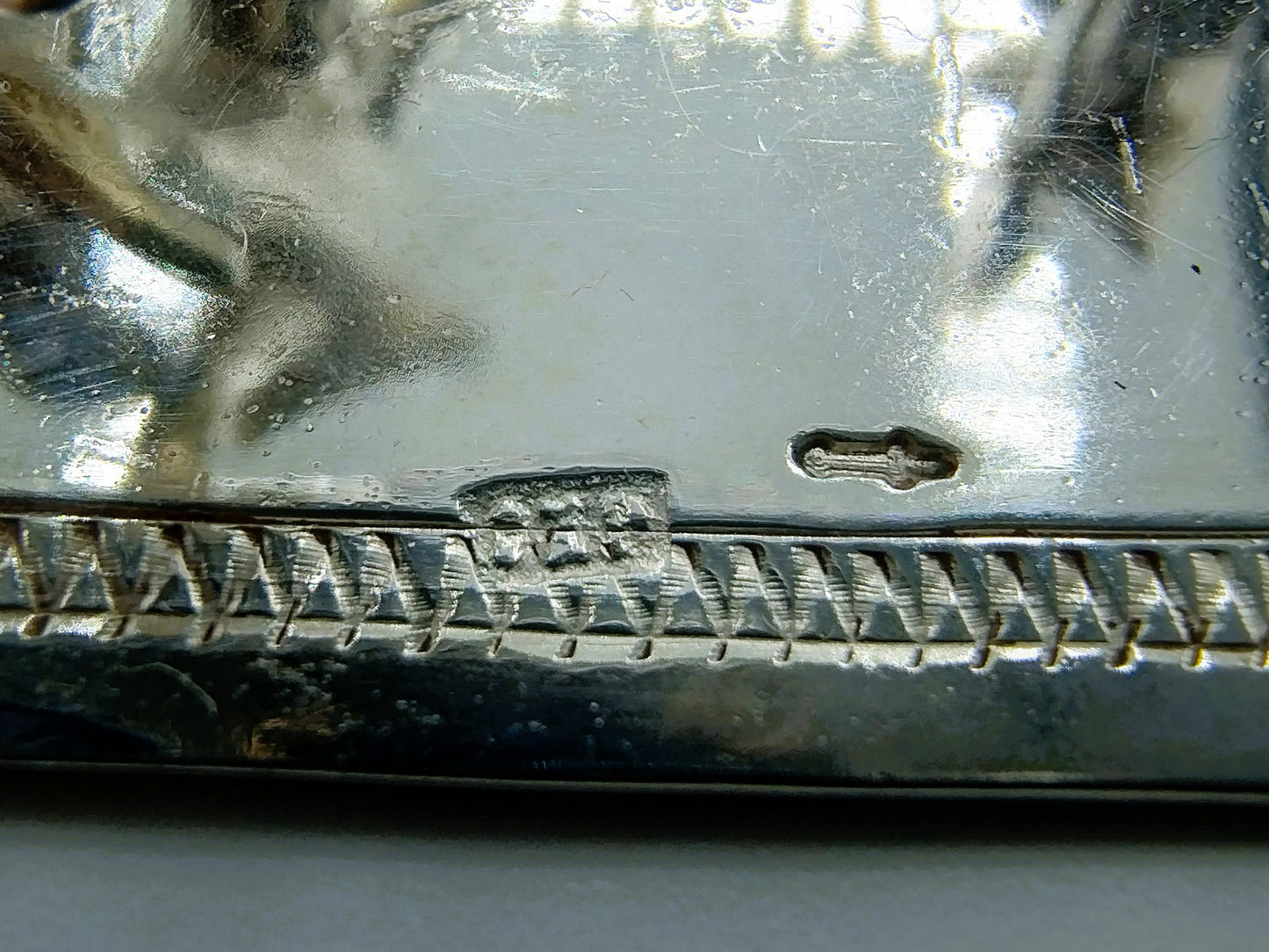Zilveren miniatuur, echtpaar op schaatsen, J. S. Zwanenburg, Sneek, 20e eeuws