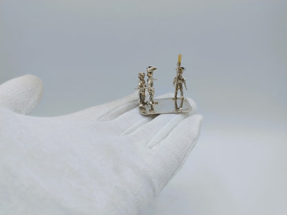 Zilveren miniatuur, echtpaar op schaatsen, J. S. Zwanenburg, Sneek, 20e eeuws
