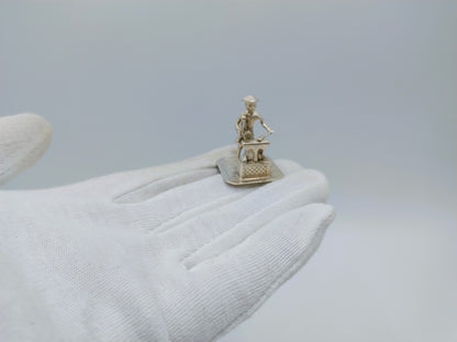 Zilveren miniatuur, smid, J. S. Zwanenburg, Sneek, 20e eeuws