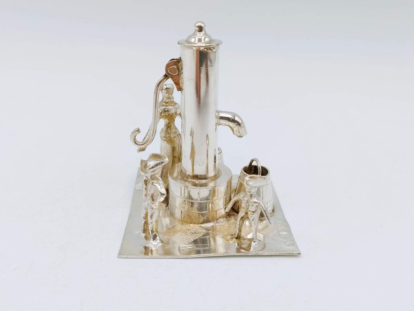 Zilveren miniatuur, waterpomp, J. Verhoogt, Hoorn, 1909