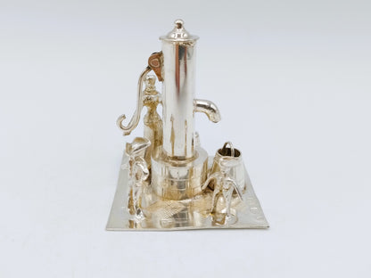 Zilveren miniatuur, waterpomp, J. Verhoogt, Hoorn, 1909