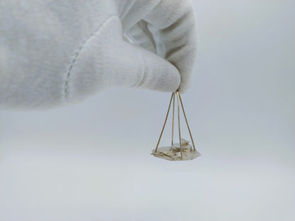 Zilveren miniatuur, werkplateau met hakblok en vissen, 19e eeuws