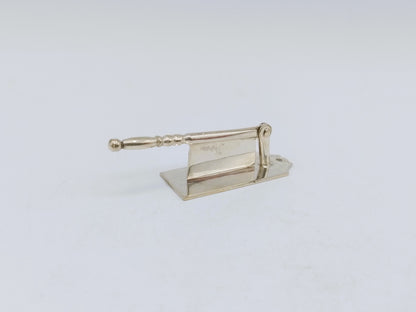 Zilveren miniatuur, hakmes met snijplank, J. van Straten, Hoorn, ca. 1920