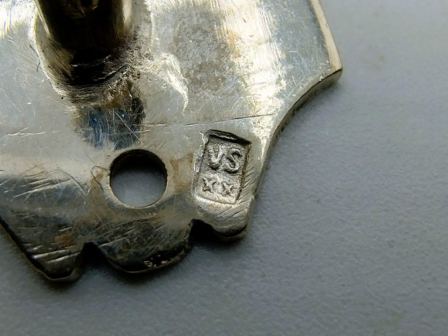 Zilveren miniatuur, hakmes met snijplank, J. van Straten, Hoorn, ca. 1920