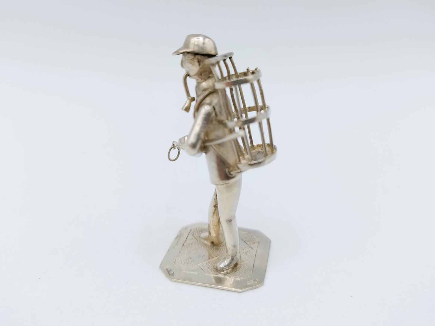Silver miniature man with basket, J. Held, Amsterdam, ca. 1870