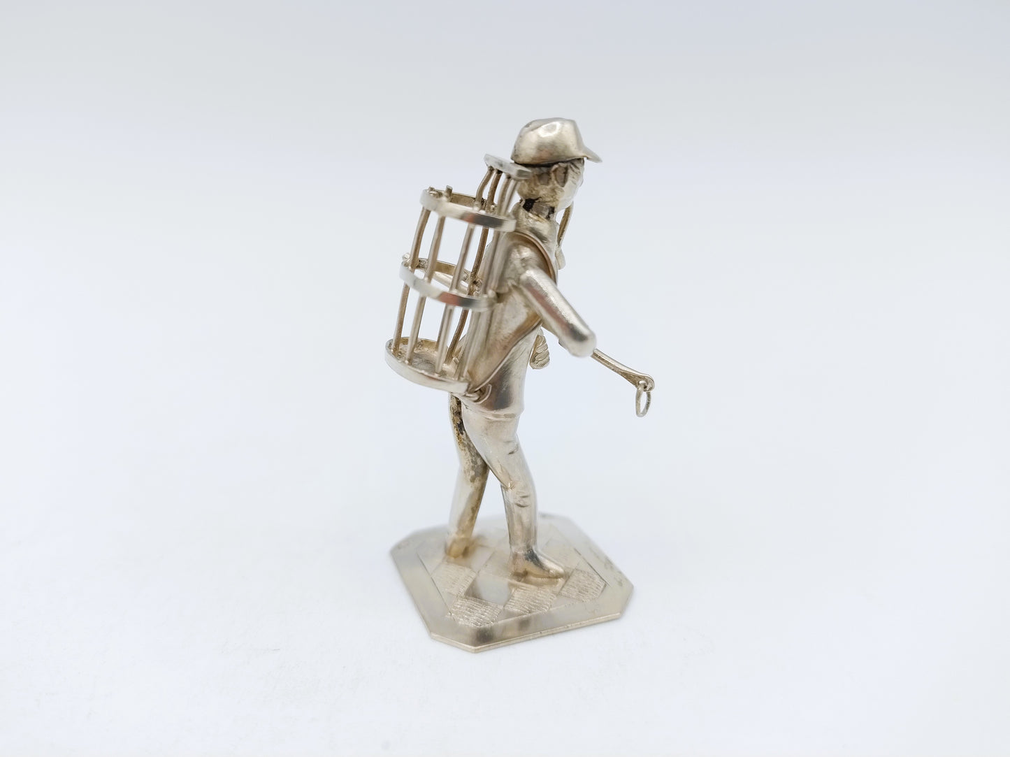 Silver miniature man with basket, J. Held, Amsterdam, ca. 1870