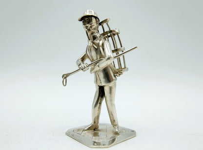 Silver miniature man with basket, J. Held, Amsterdam, ca. 1870