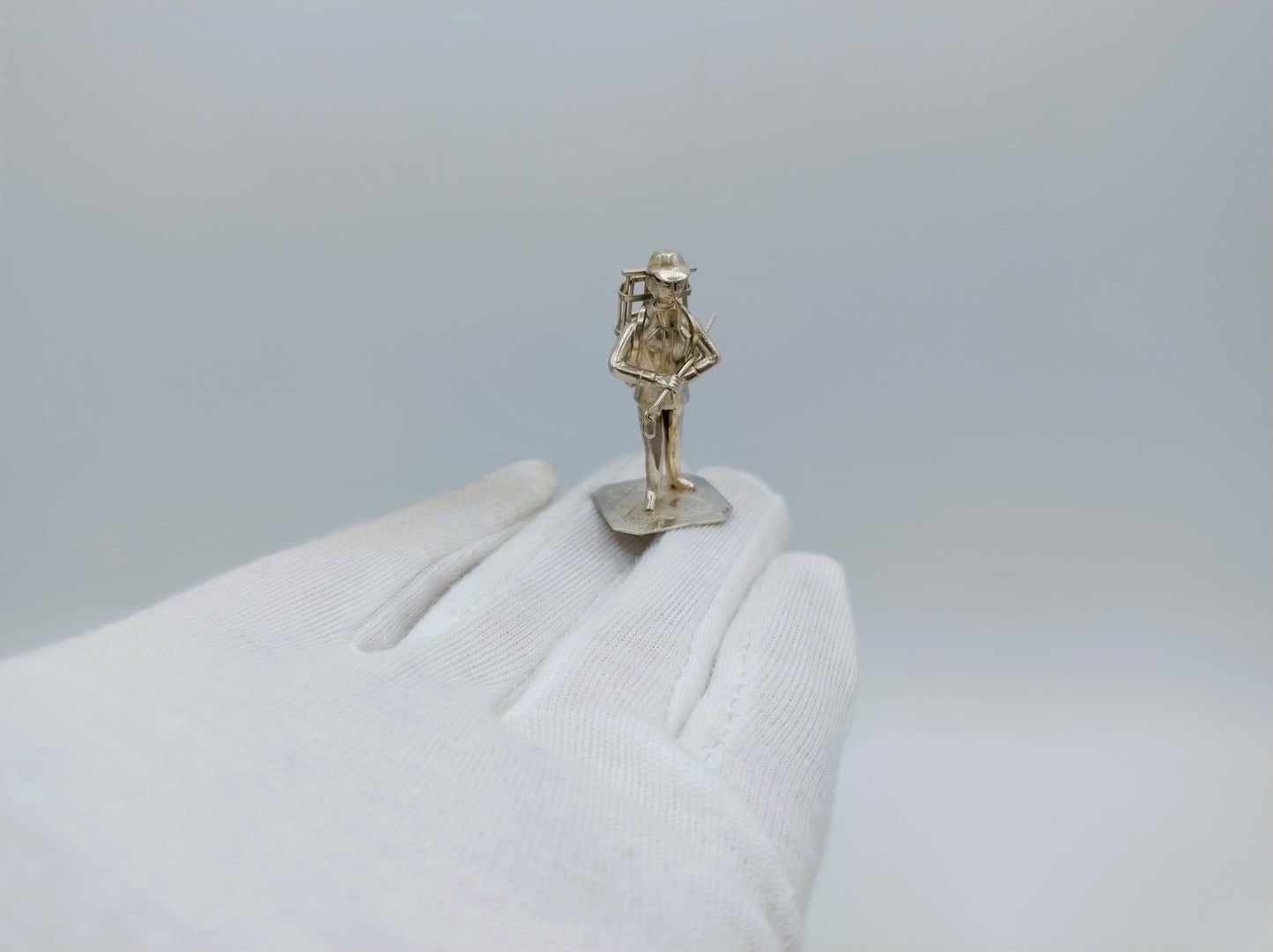 Silver miniature man with basket, J. Held, Amsterdam, ca. 1870
