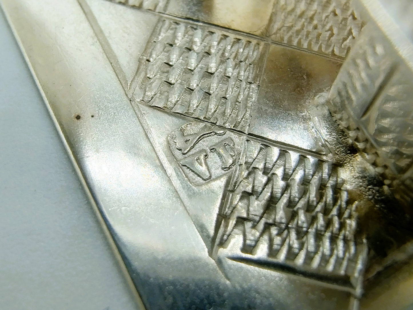 Zilveren miniatuur vrouw met wafelijzer, Y.T.H. van Erp, Leeuwarden, 19e eeuws