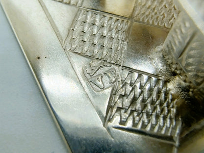 Zilveren miniatuur vrouw met wafelijzer, Y.T.H. van Erp, Leeuwarden, 19e eeuws