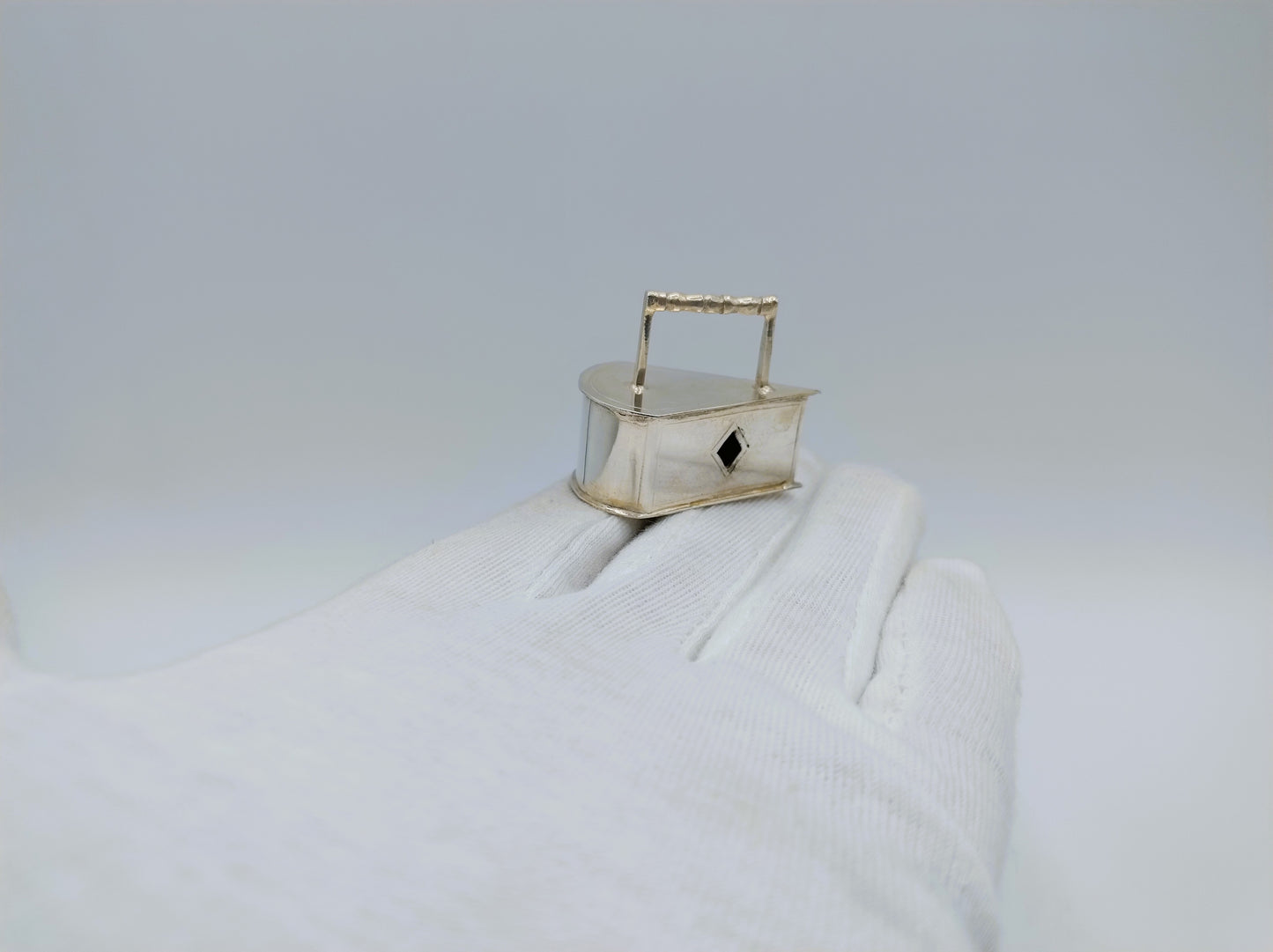 Silver miniature flat iron, B. Verhoogt, Hoorn, ca. 1930