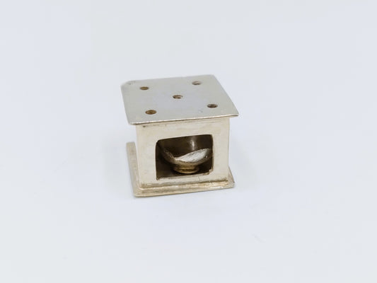 Zilveren miniatuur, stoof met bakje, J. van Straten, Hoorn, ca. 1920