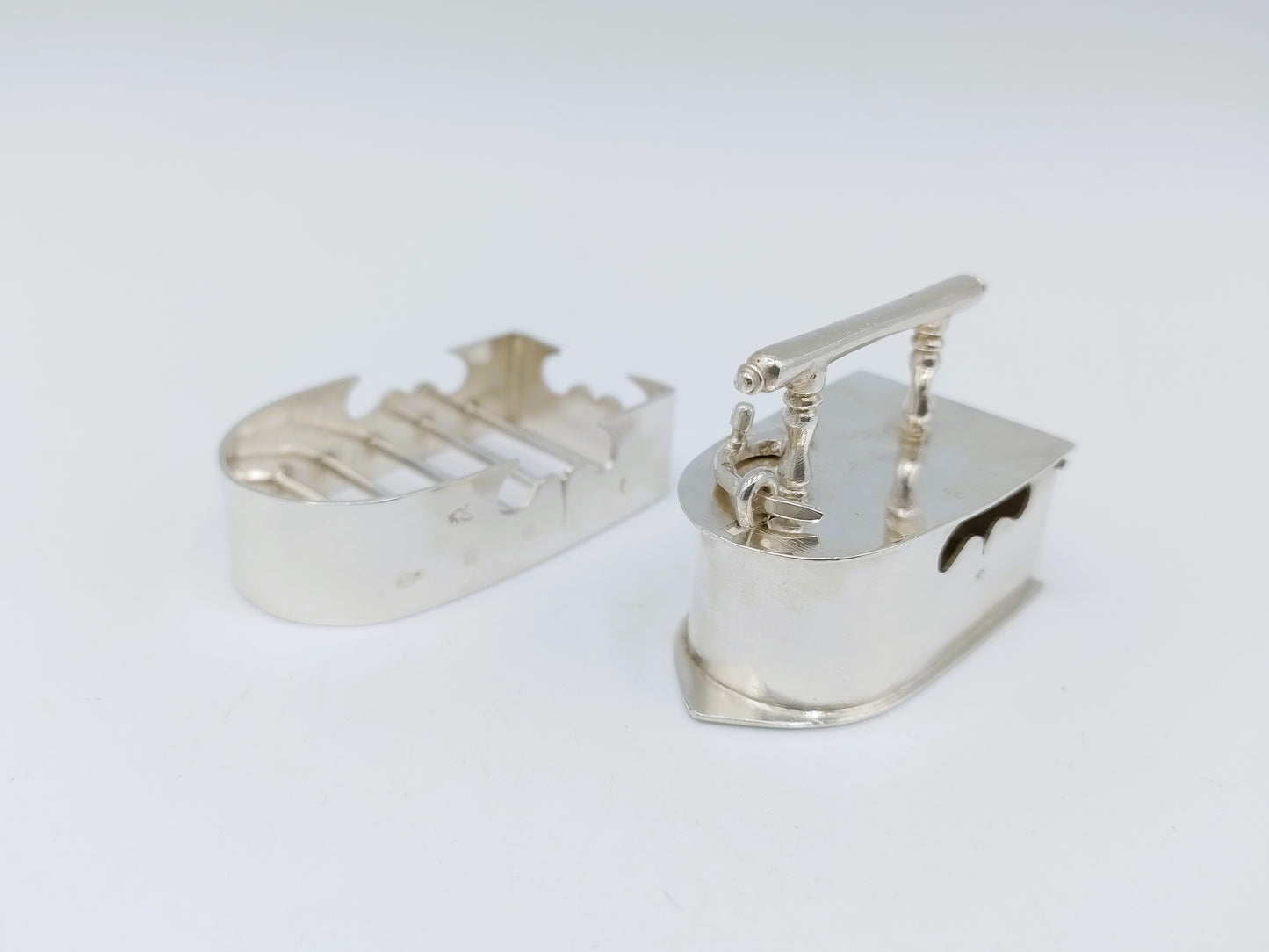 Silver miniature iron with stand, R.J. Spaanstra, Drachten, 19th century