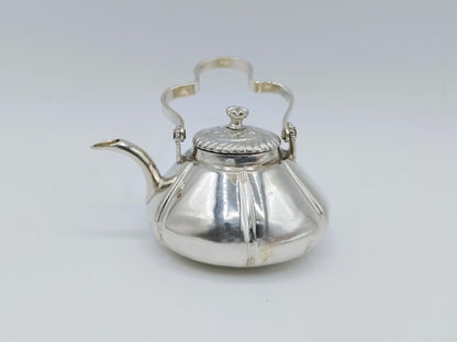 Zilveren miniatuur waterketel,  P. van Somerwil I, Amsterdam, 1736