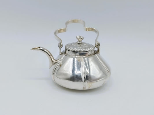 Zilveren miniatuur waterketel,  P. van Somerwil I, Amsterdam, 1736