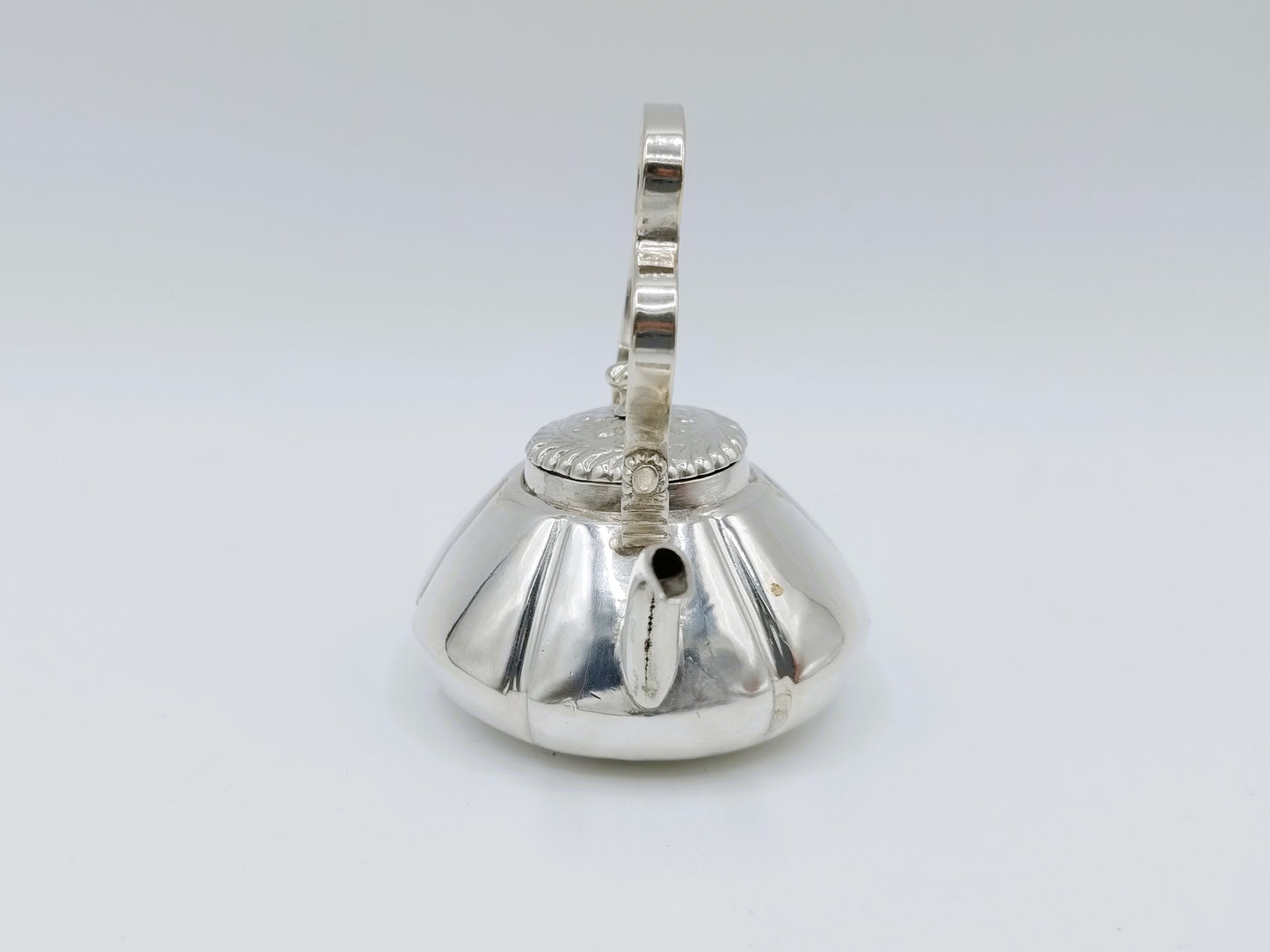 Zilveren miniatuur waterketel,  P. van Somerwil I, Amsterdam, 1736