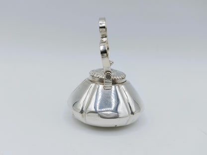 Zilveren miniatuur waterketel,  P. van Somerwil I, Amsterdam, 1736