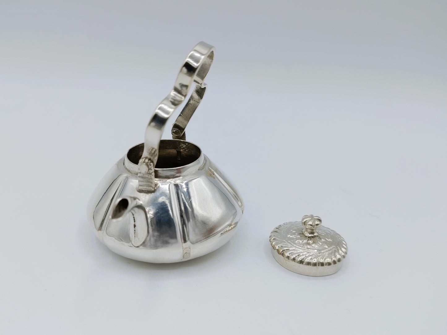 Zilveren miniatuur waterketel,  P. van Somerwil I, Amsterdam, 1736