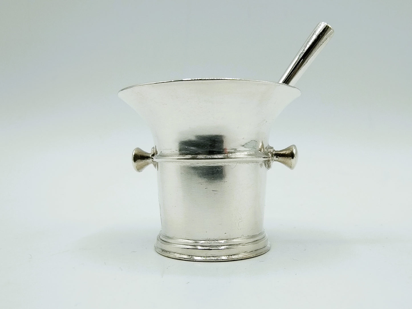 Zilveren miniatuur vijzel, W. van Strant, Amsterdam, 1734
