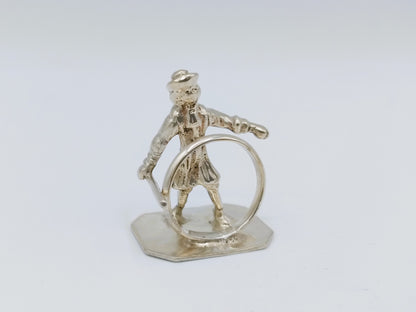 Zilveren miniatuur jongen met hoepel, F. van Strant I, Amsterdam, ca. 1720