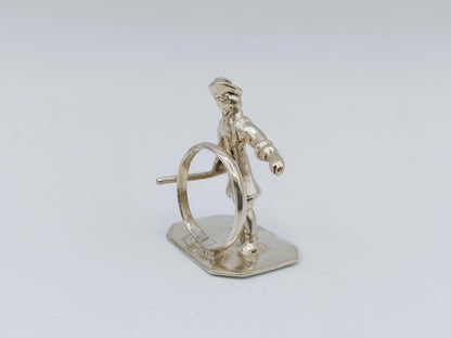 Zilveren miniatuur jongen met hoepel, F. van Strant I, Amsterdam, ca. 1720