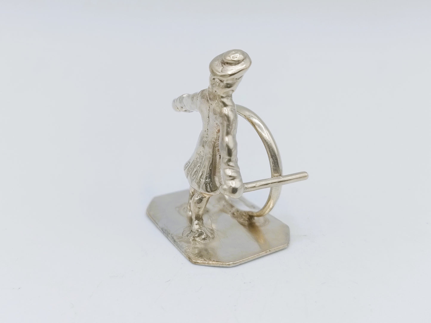 Zilveren miniatuur jongen met hoepel, F. van Strant I, Amsterdam, ca. 1720