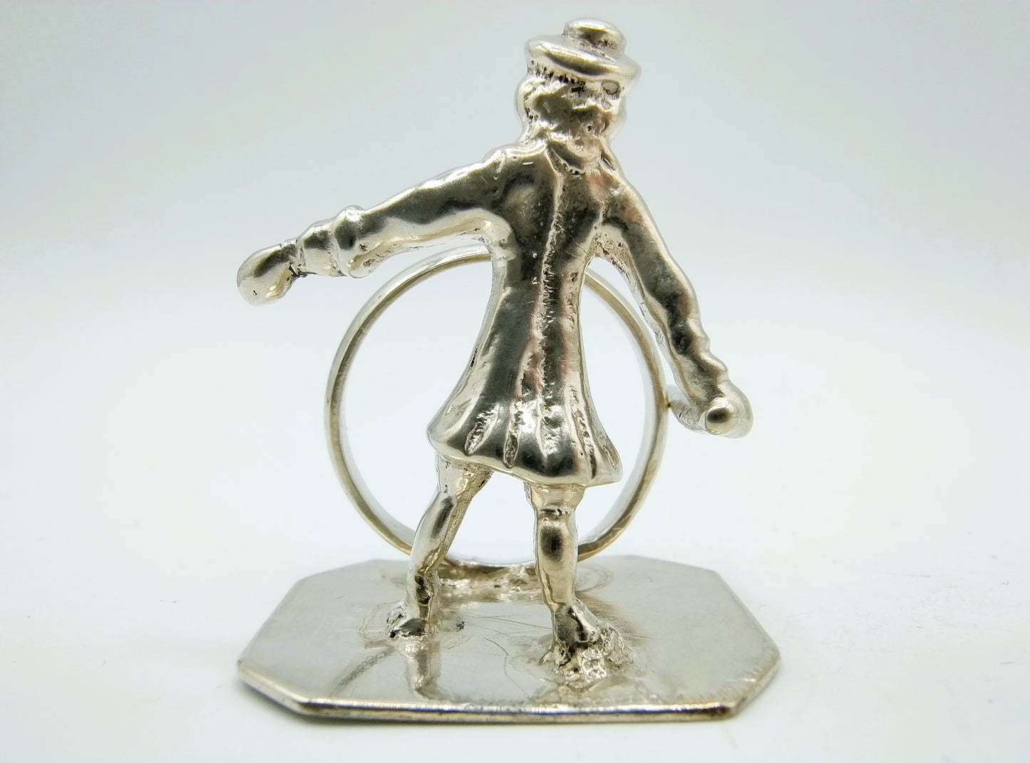 Zilveren miniatuur jongen met hoepel, F. van Strant I, Amsterdam, ca. 1720