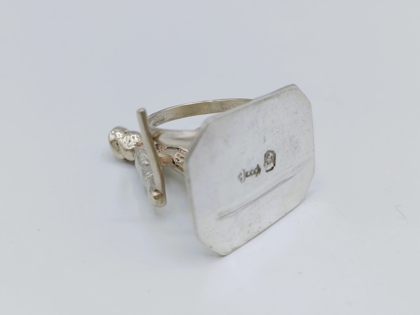 Zilveren miniatuur jongen met hoepel, F. van Strant I, Amsterdam, ca. 1720