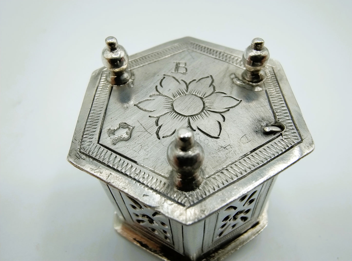 Zilveren miniatuur stoof, A. Vorsterman, Amsterdam, ca. 1670