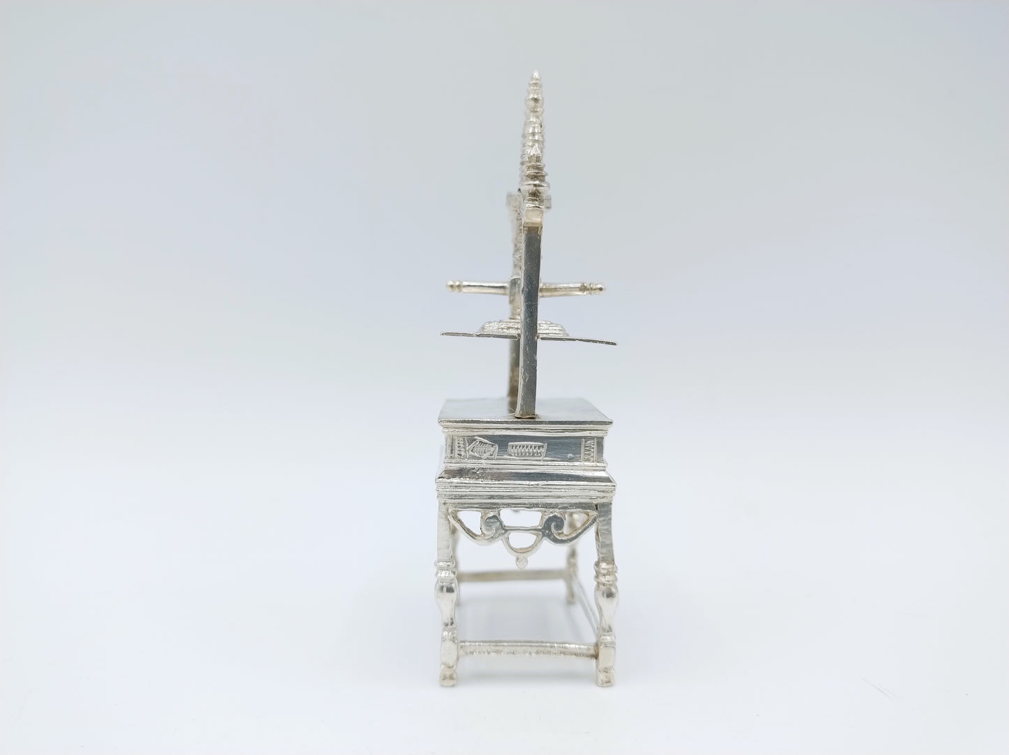 Zilveren miniatuur linnenpers, J. Dijckman, Amsterdam, ca. 1680