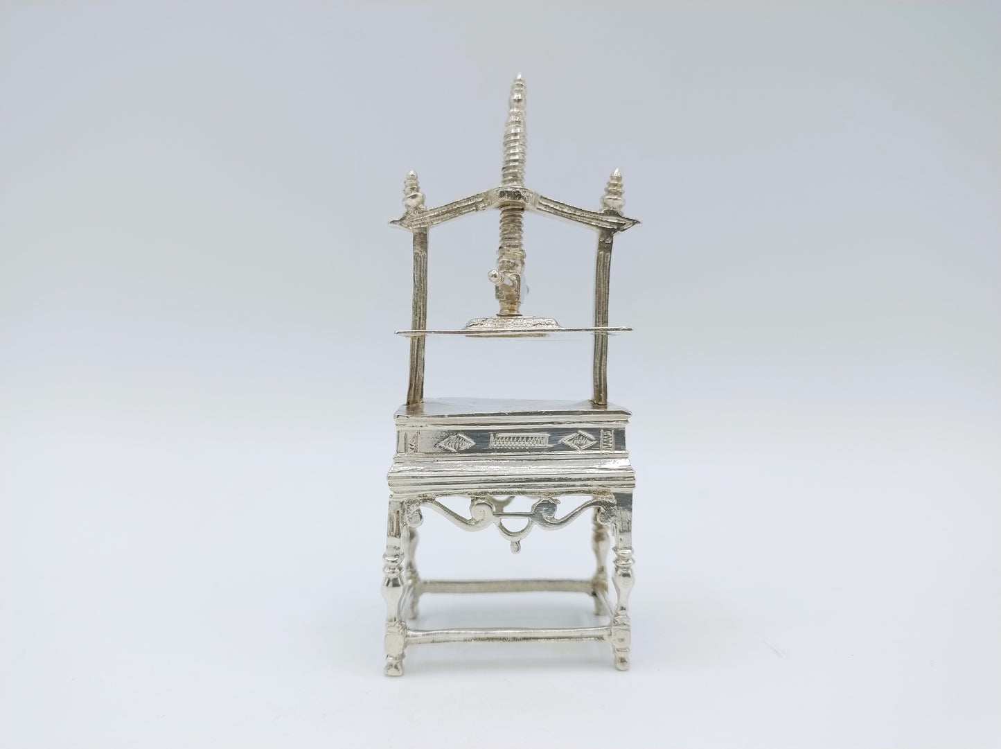 Zilveren miniatuur linnenpers, J. Dijckman, Amsterdam, ca. 1680