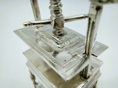Zilveren miniatuur linnenpers, J. Dijckman, Amsterdam, ca. 1680
